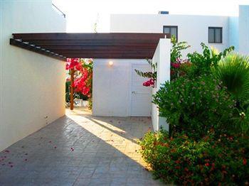 Villa Aura